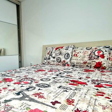 Elyse Comfortable Apartment Close To Palas Mall Яш Екстериор снимка