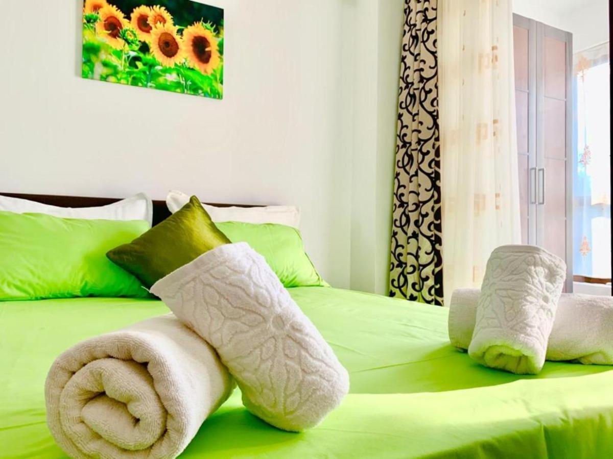 Elyse Comfortable Apartment Close To Palas Mall Яш Екстериор снимка
