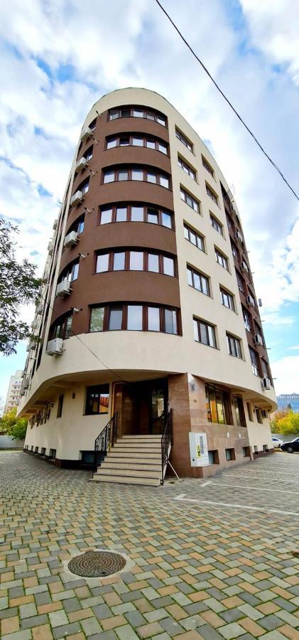 Elyse Comfortable Apartment Close To Palas Mall Яш Екстериор снимка