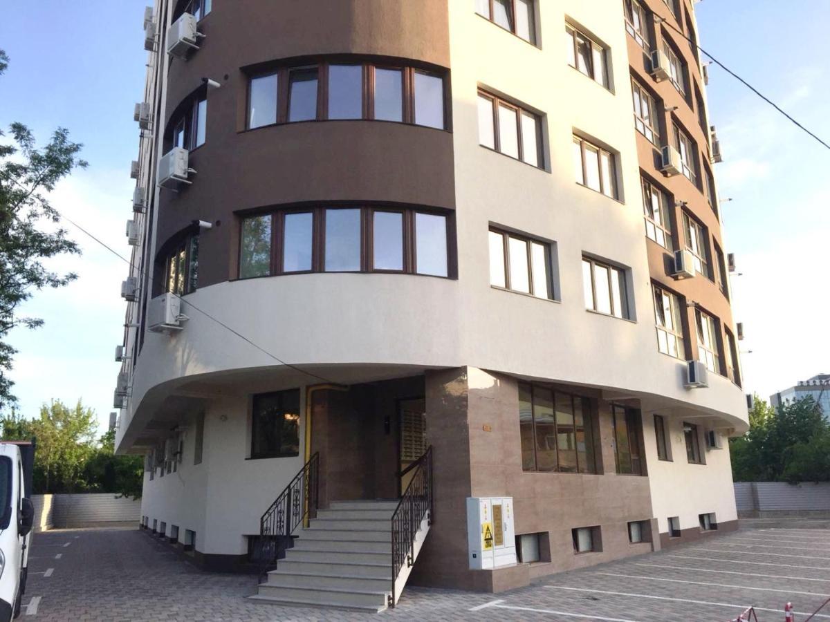 Elyse Comfortable Apartment Close To Palas Mall Яш Екстериор снимка