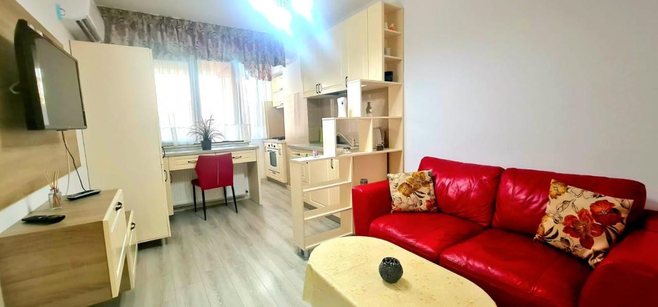 Elyse Comfortable Apartment Close To Palas Mall Яш Екстериор снимка