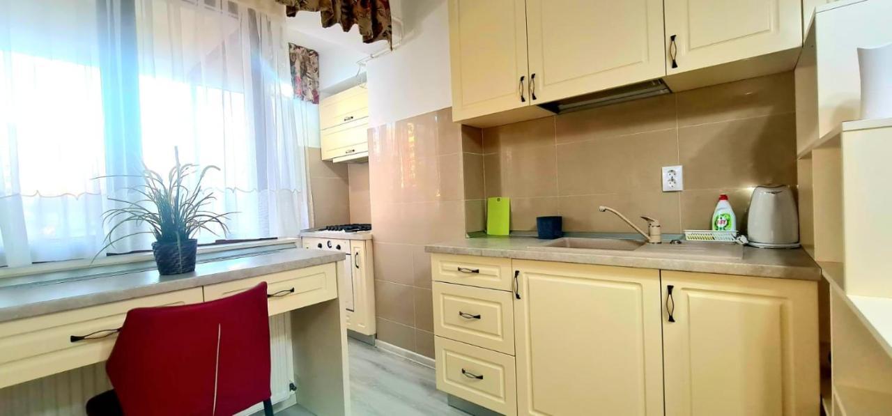 Elyse Comfortable Apartment Close To Palas Mall Яш Екстериор снимка