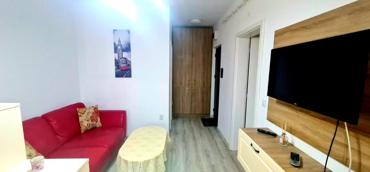 Elyse Comfortable Apartment Close To Palas Mall Яш Екстериор снимка